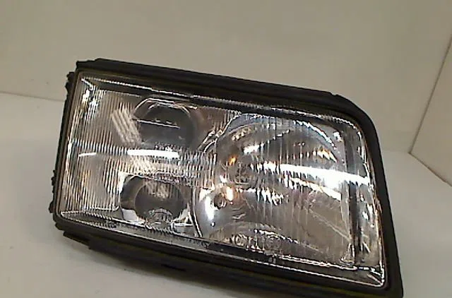 Phare droit AUDI A6 III 1992 occasion