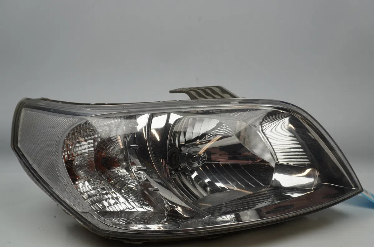 Phare droit Chevrolet AVEO - KALOS 3-5 portes (T250, T255) 1.2 (2008) 5 portes occasion