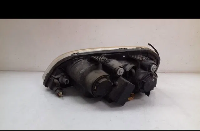 Phare droit Chevrolet NUBIRA A trois volumes 1.8 (2005-2009) occasion