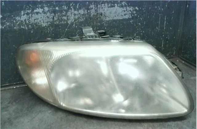 Phare droit Chrysler VOYAGER IV (RG, RS) 2.5 crd (2000-2008) occasion