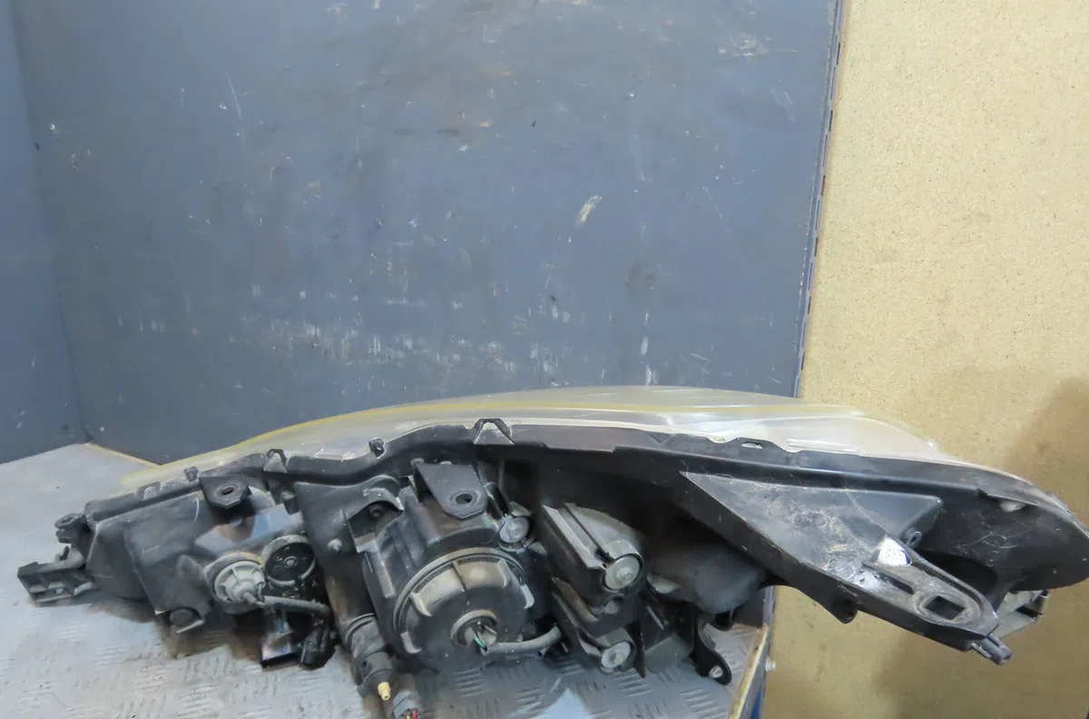 Phare droit Citroën C-CROSSER (VU_, VV_) 2.2 hdi (2007-2012) 5 portes occasion