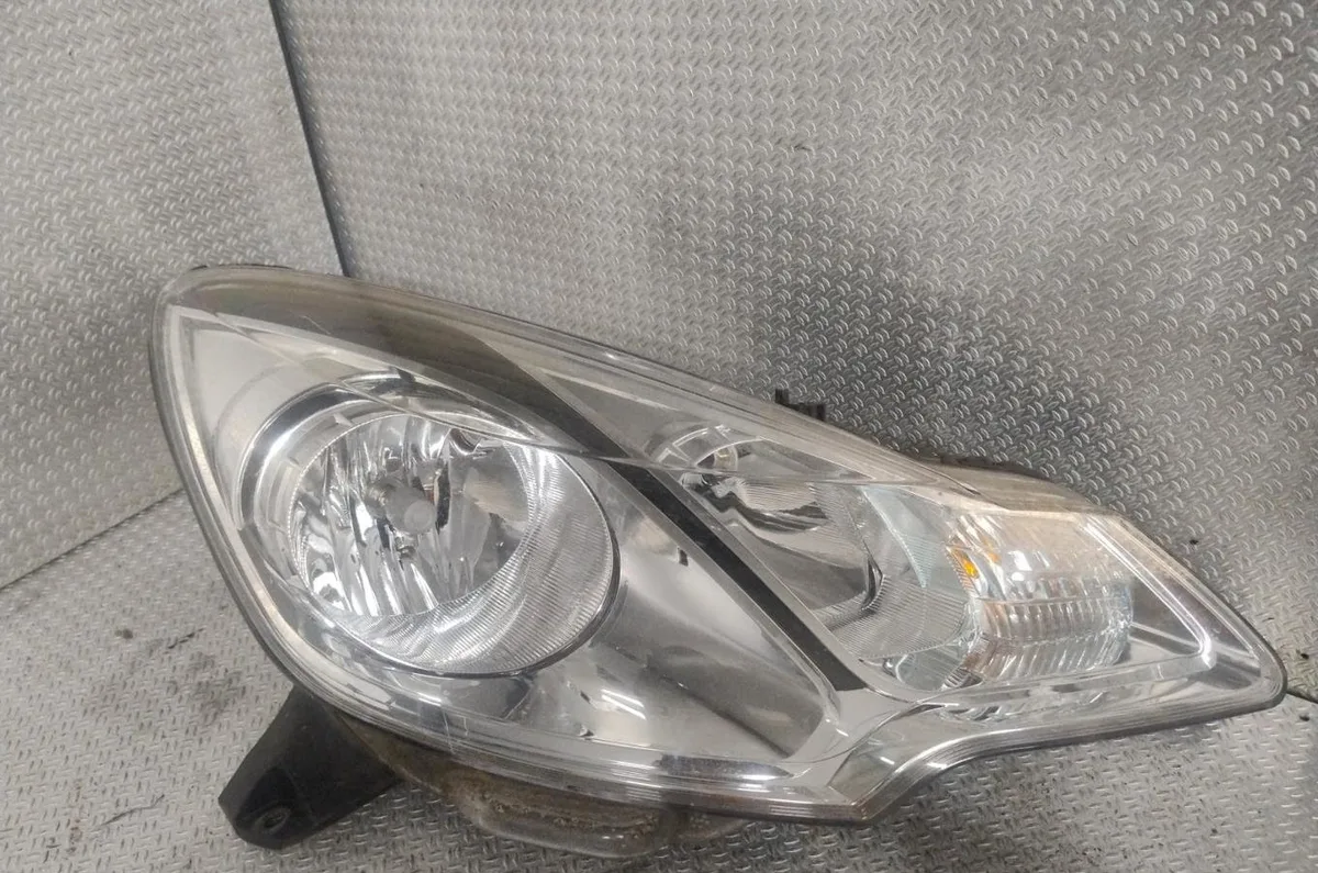 Phare droit Citroen C3 II (SC_) 1.4 hdi 70 (sc8hzc, sc8hr0, sc8hp4) (2009) 5 portes occasion