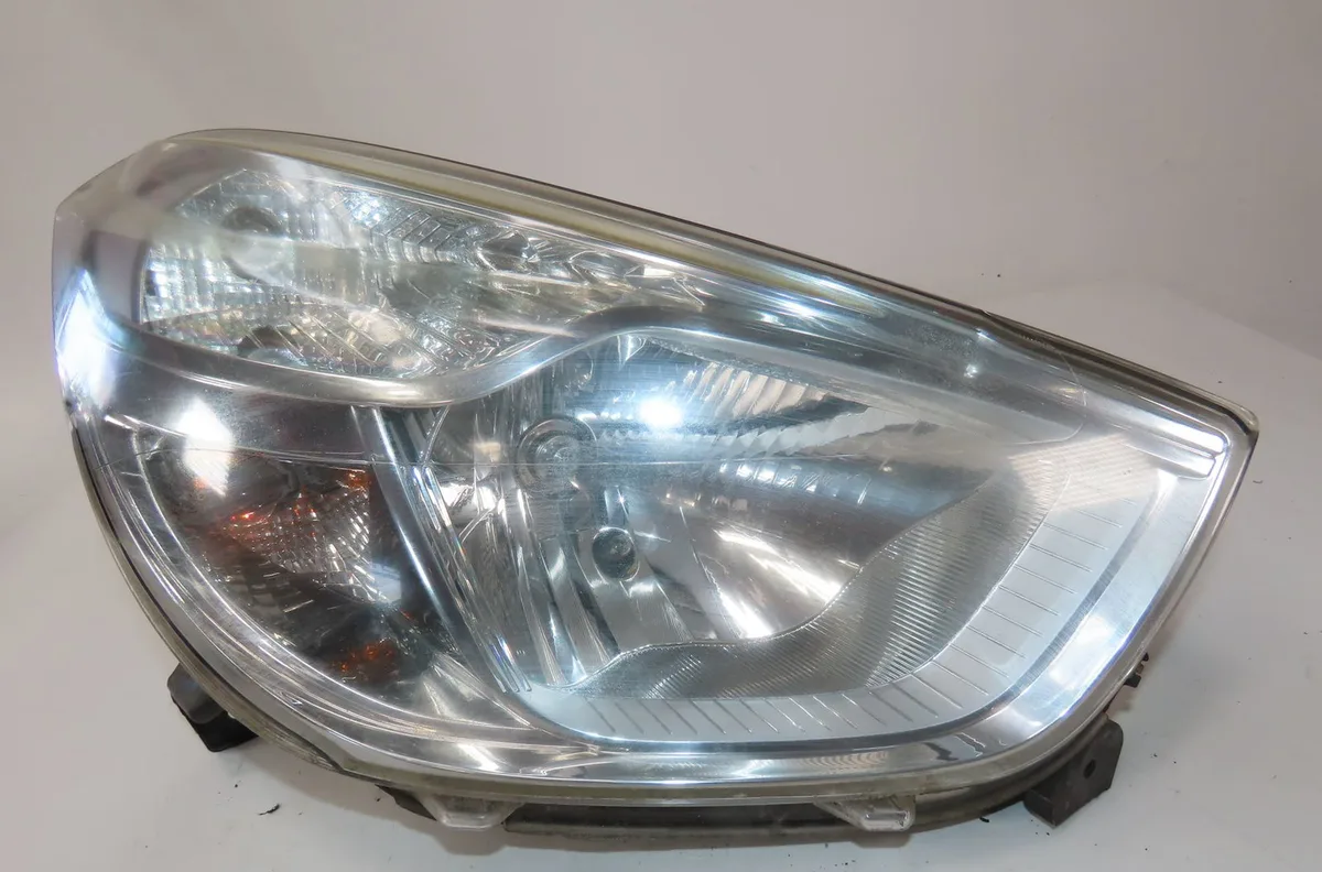 Phare droit Dacia DOKKER Express Camionnette-Monospace 1.5 dci 75 - blue dci 75 (fejw, feah) (2012) occasion