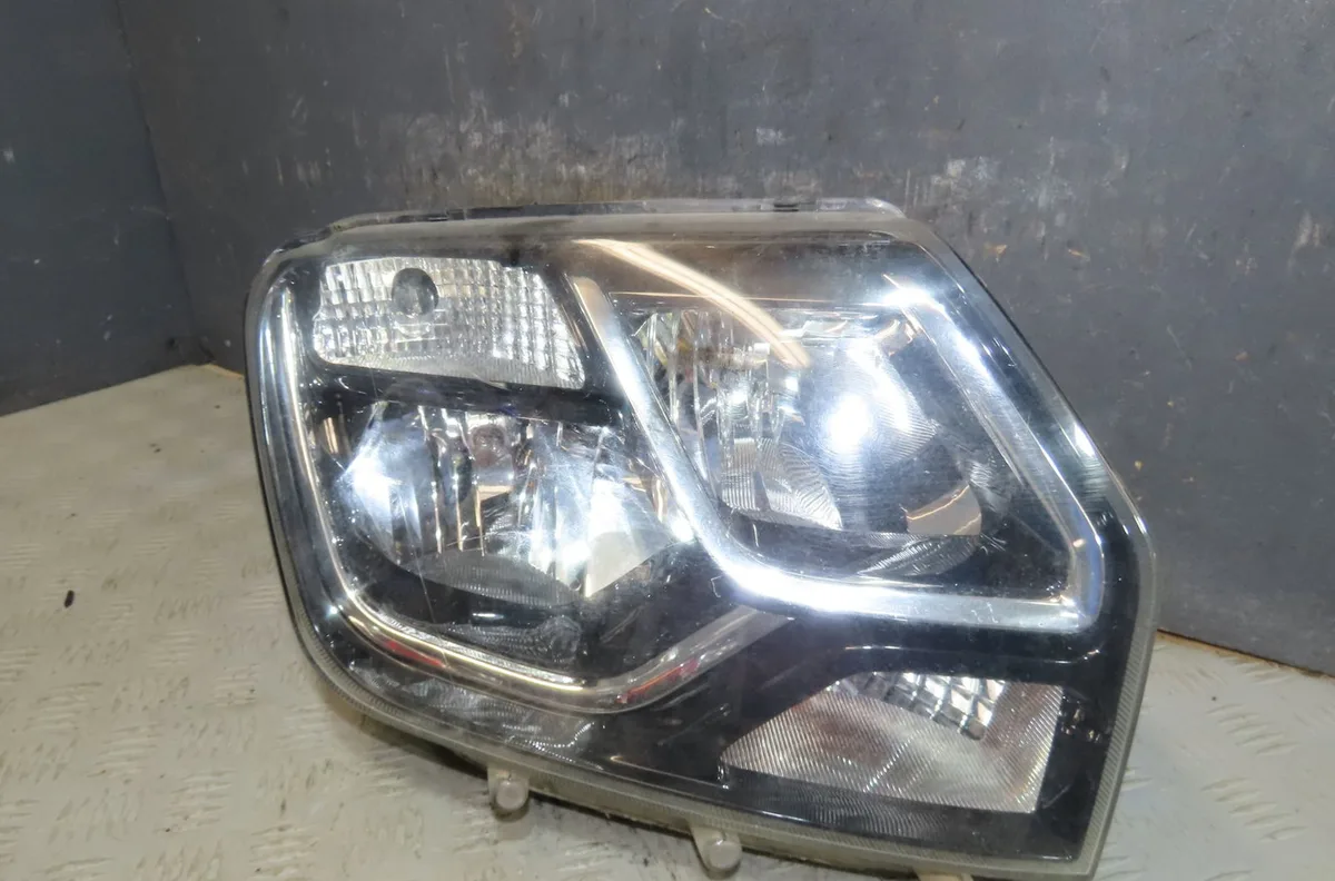 Phare droit Dacia DUSTER (HS_) 1.5 dci 4x4 (2013-2018) 5 portes occasion