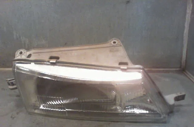 Phare droit DAEWOO NEXIA 1997 occasion