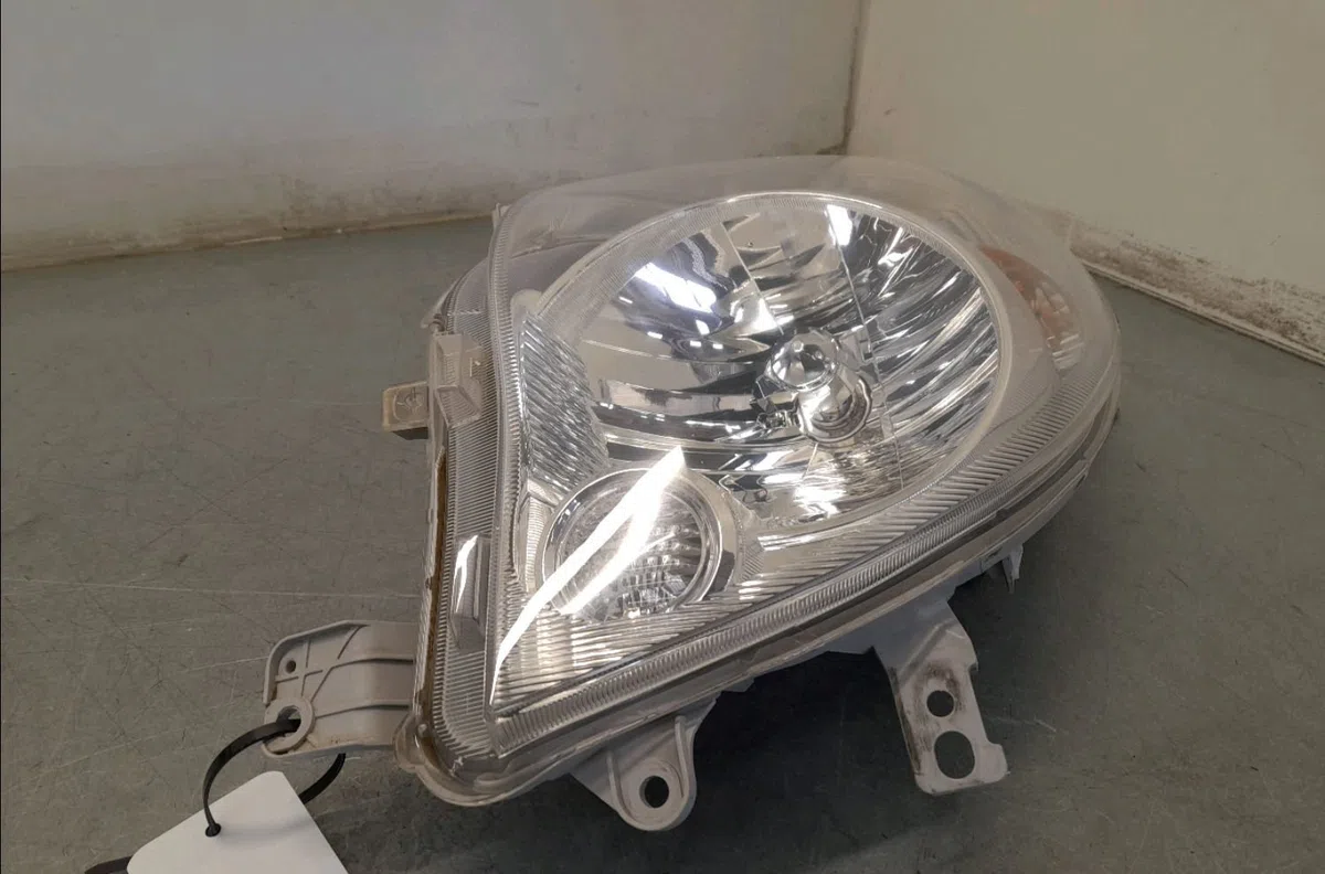 Phare droit Daihatsu CUORE VII (L275_, L285_, L276_) 1.0 (2007) occasion