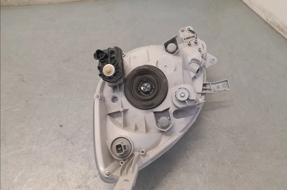 Phare droit Daihatsu CUORE VII (L275_, L285_, L276_) 1.0 (2007) occasion