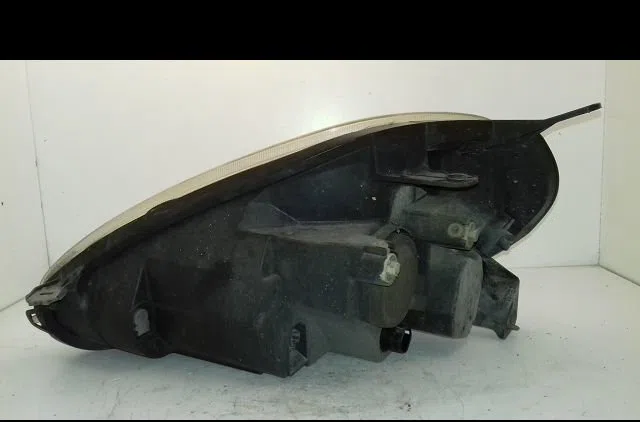 Phare droit Fiat GRANDE PUNTO (199_) 1.3 d multijet (199.axd11, 199.axd1a, 199.axd1b,... (2005-2010) 5 portes occasion