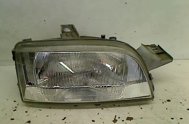 Phare droit Fiat PUNTO (176_) 1.2 16v (1997-1999) occasion
