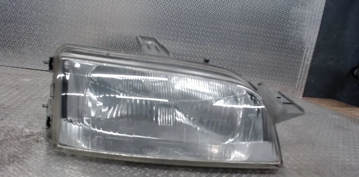 Phare droit Fiat PUNTO (176_) 60 1.2 (176ap, 176ar, 176aq, 176bb) (1993-1999) occasion