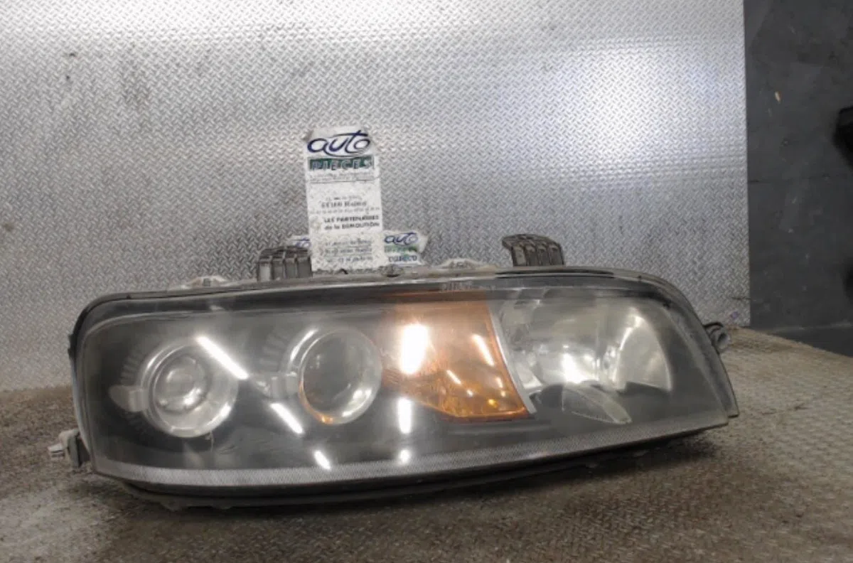 Phare droit Fiat PUNTO (188_) 1.2 60 (188.030, .050, .130, .150, .230, .250) (1999-2010) occasion