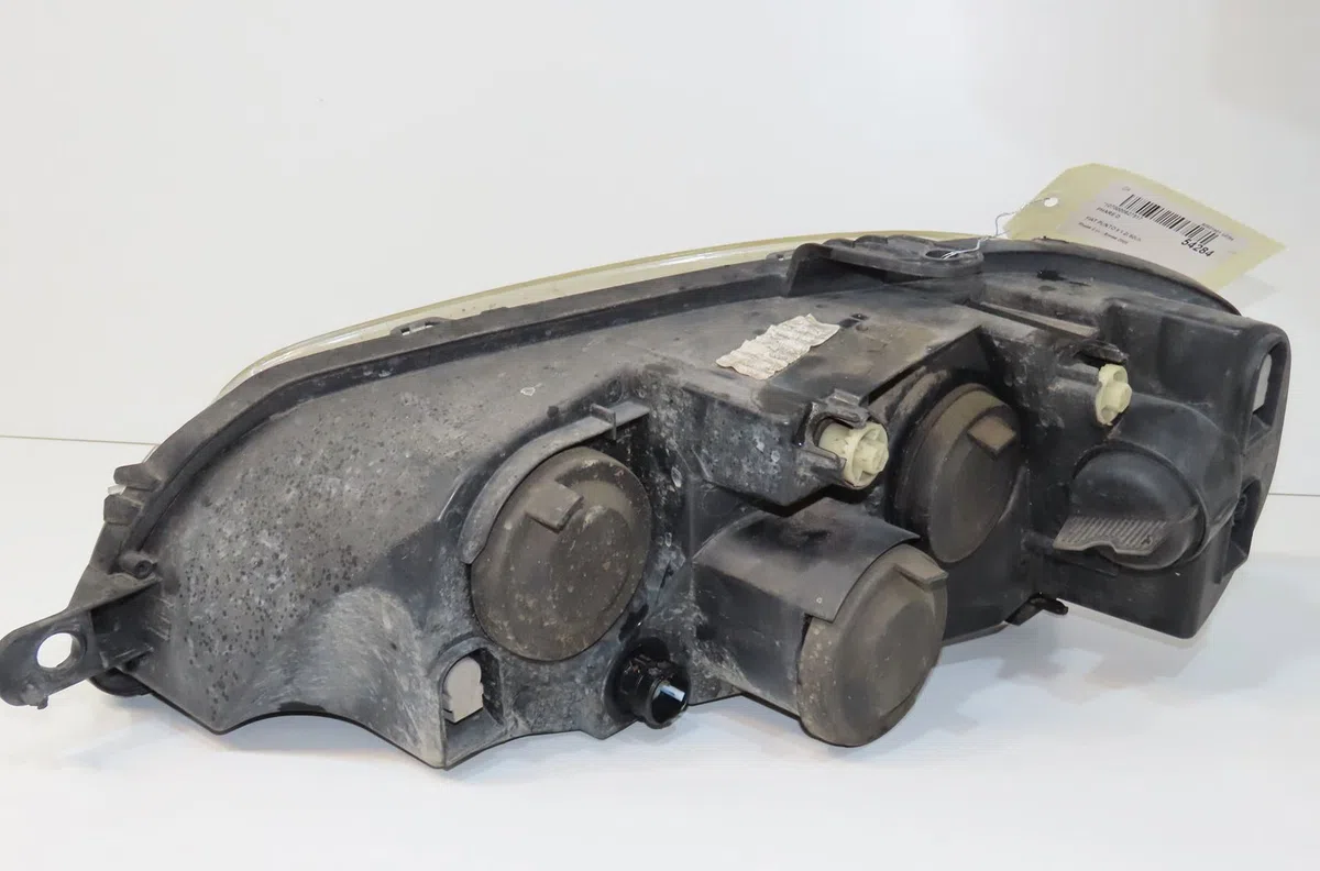 Phare droit Fiat PUNTO (188_) 1.2 60 (188.030, .050, .130, .150, .230, .250) (1999-2010) occasion