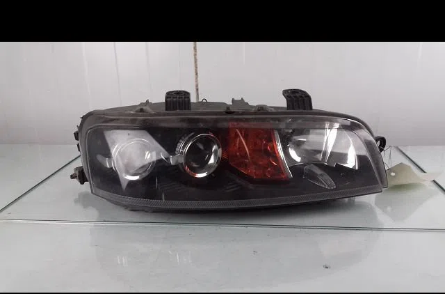 Phare droit Fiat PUNTO (188_) 1.9 jtd 80 (188.237, .257, .337, .357) (1999-2012) occasion