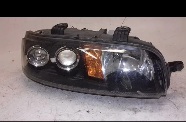 Phare droit Fiat PUNTO (188_) 1.9 jtd 80 (188.237, .257, .337, .357) (1999-2012) occasion