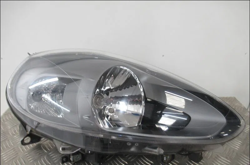 Phare droit Fiat PUNTO (199_) 1.3 d multijet (2012) occasion