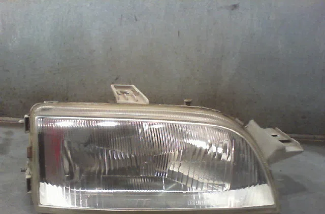 Phare droit FIAT PUNTO 1996 occasion