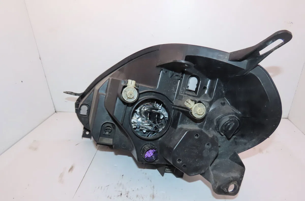 Phare droit Fiat PUNTO EVO (199_) 1.3 d multijet (199axc1a, 199bxc1a, 199axt1a, 199bxt1a) (2009-2012) 3 portes occasion