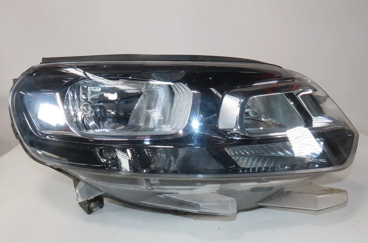 Phare droit Fiat SCUDO Camionnette 2.0 multijet 145 (506) (2022) occasion