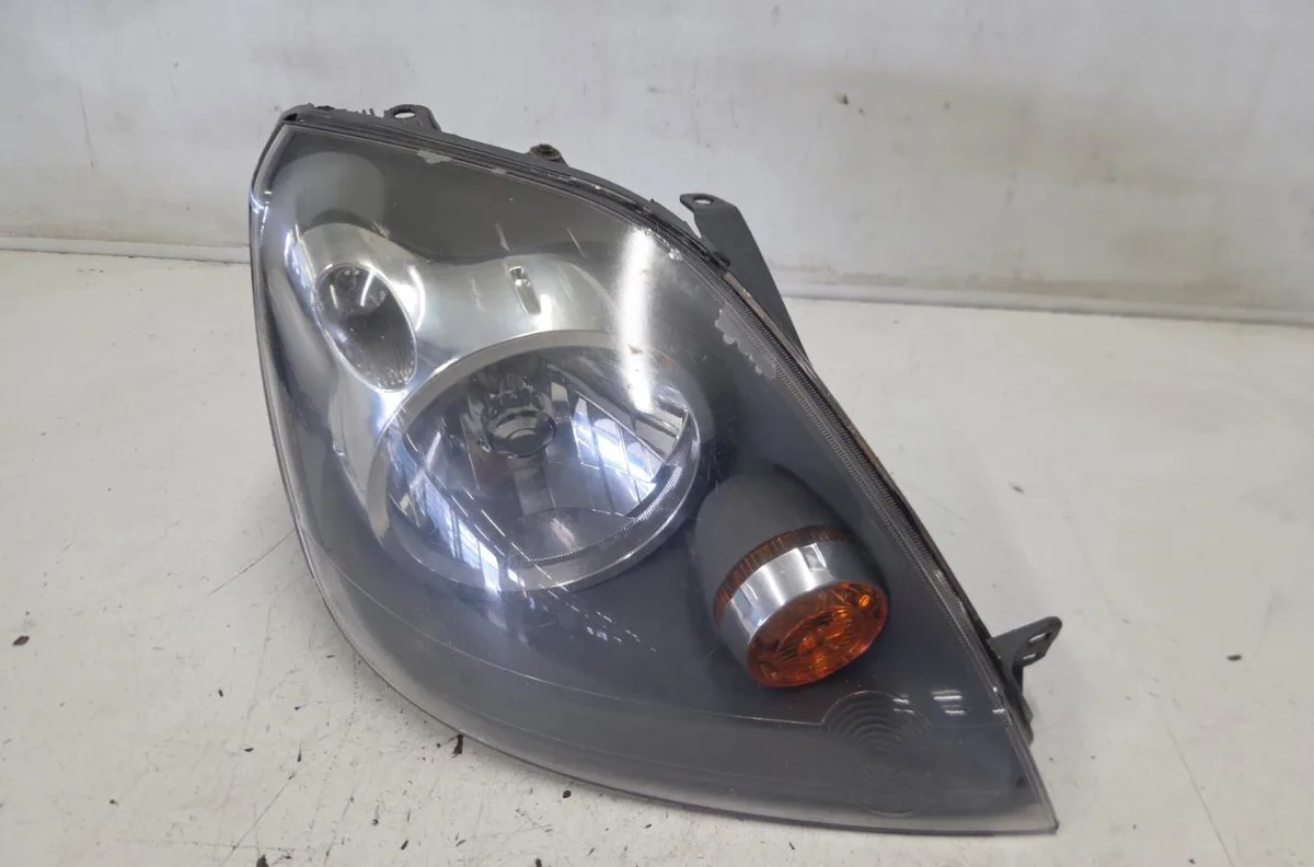 Phare droit FORD FIESTA 5 PHASE 2 occasion