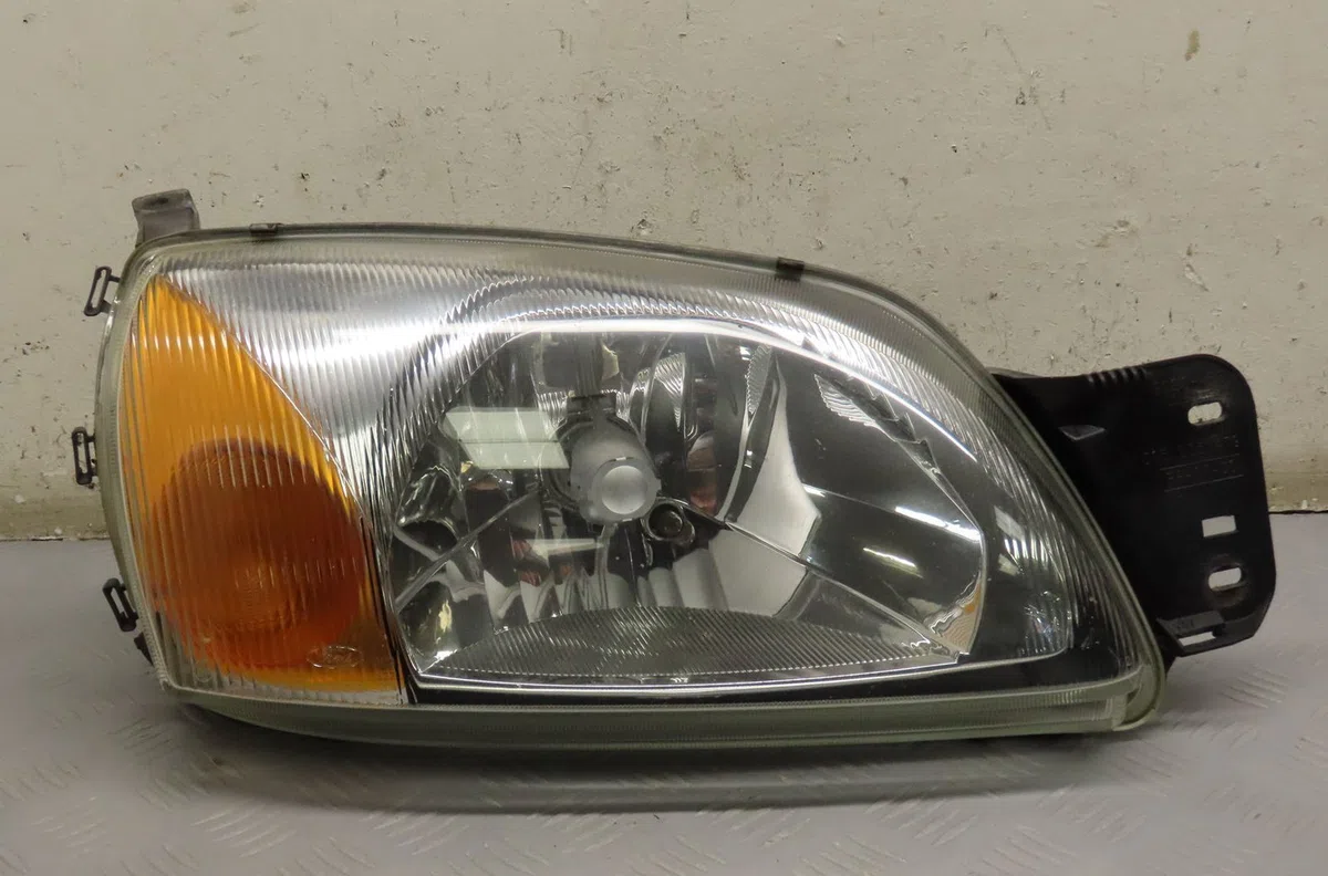 Phare droit Ford FIESTA IV (JA_, JB_) 1.25 i 16v (1995-2002) 5 portes occasion