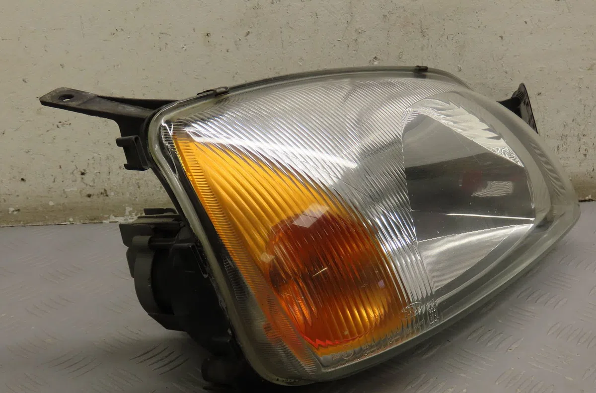 Phare droit Ford FIESTA IV (JA_, JB_) 1.25 i 16v (1995-2002) 5 portes occasion