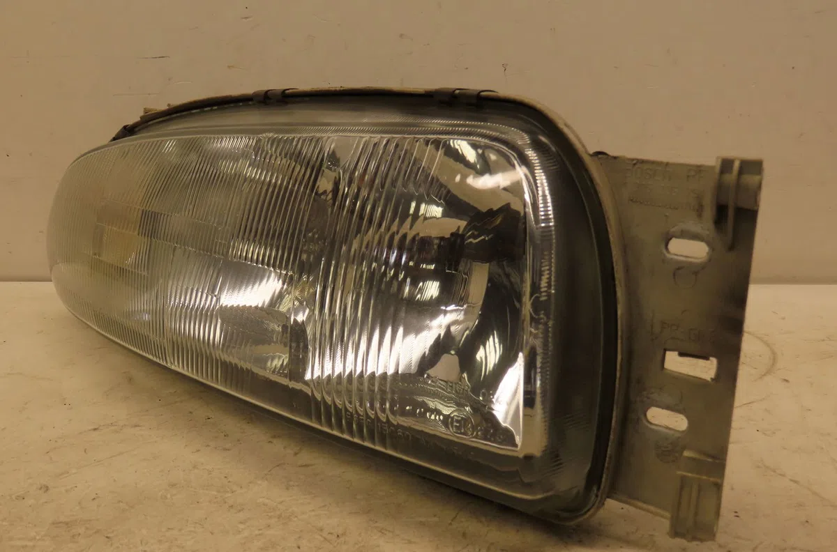 Phare droit Ford FIESTA IV (JA_, JB_) 1.8 d (1995-2000) occasion