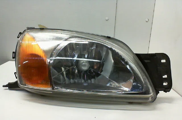 Phare droit FORD FIESTA IV Phase 2 09-1999--09-2002 1.25i occasion