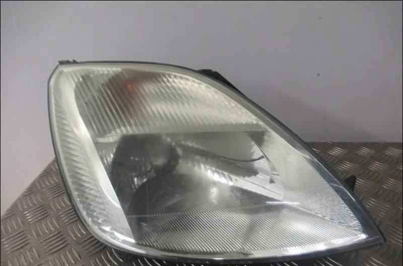 Phare droit Ford FIESTA V (JH_, JD_) 1.3 (2001-2008) 3 portes occasion