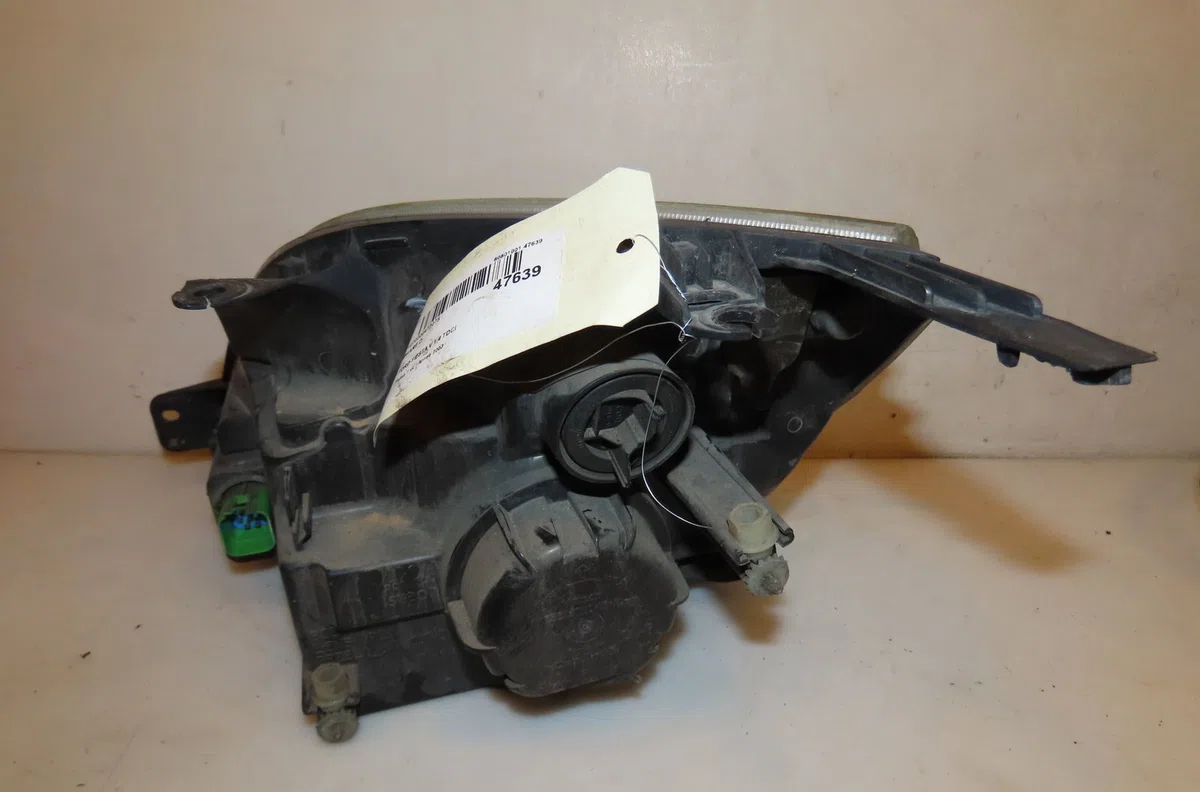 Phare droit Ford FIESTA V (JH_, JD_) 1.4 tdci (2001-2008) 5 portes occasion