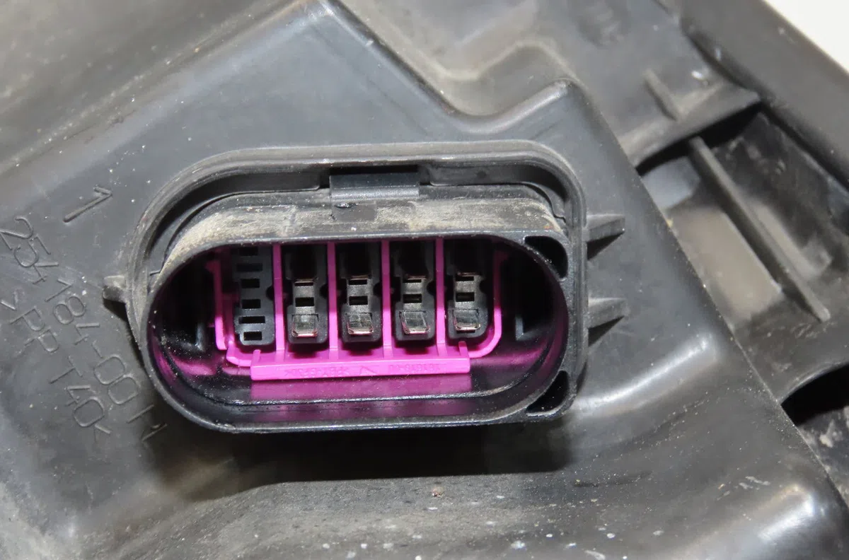 Phare droit Ford FIESTA VI (CB1, CCN) 1.4 tdci (2010-2012) 3 portes occasion