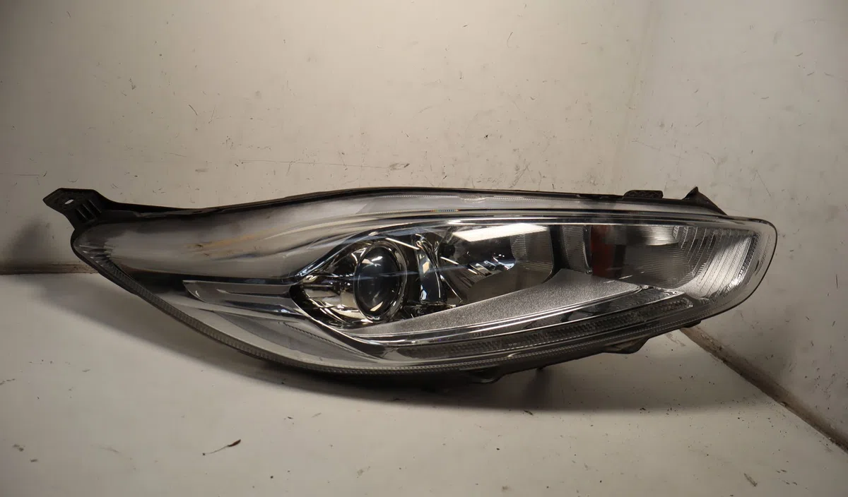 Phare droit Ford FIESTA VI (CB1, CCN) 1.5 tdci (2012-2017) occasion