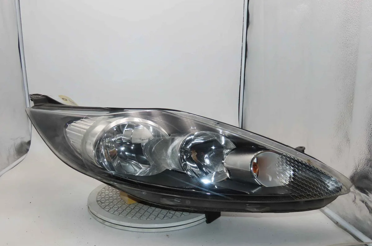 Phare droit FORD FIESTA VI occasion