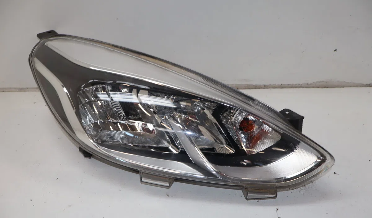 Phare droit Ford FIESTA VII (HJ, HF) 1.1 ti-vct (2017) occasion