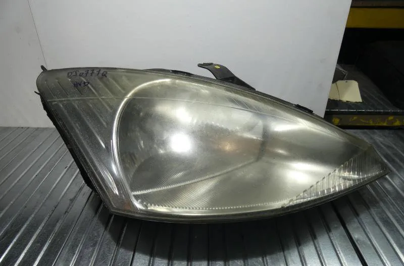 Phare droit FORD FOCUS 1 BREAK occasion