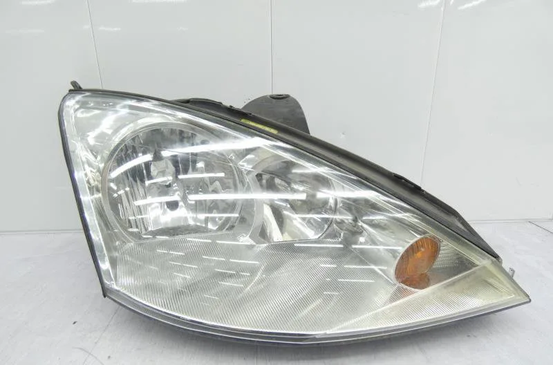 Phare droit FORD FOCUS 1 BREAK occasion