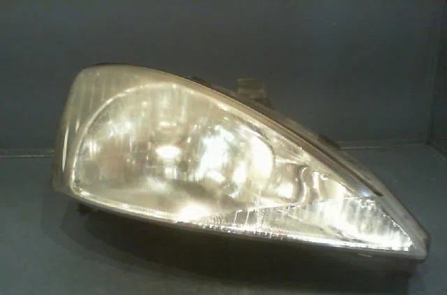 Phare droit FORD FOCUS 2000 occasion