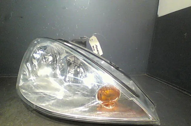 Phare droit FORD FOCUS 2002 occasion