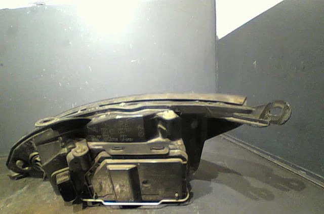 Phare droit FORD FOCUS 2003 occasion
