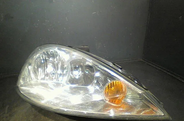 Phare droit FORD FOCUS 2003 occasion