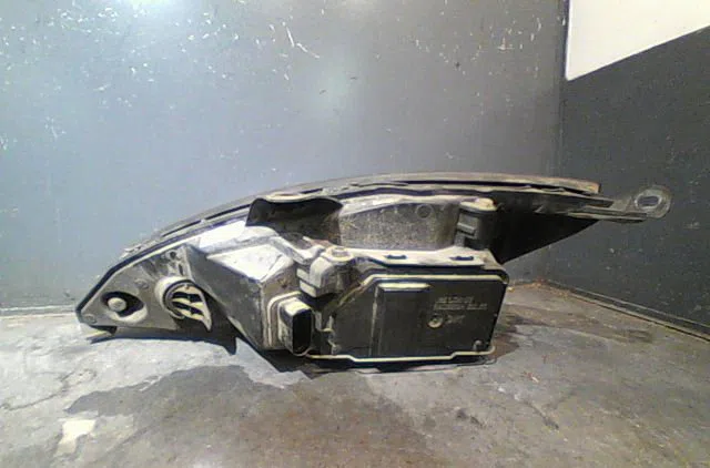 Phare droit Ford FOCUS I Clipper (DNW) 1.8 tdci (2001-2004) occasion