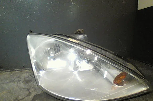 Phare droit Ford FOCUS I Clipper (DNW) 1.8 tdci (2001-2004) occasion