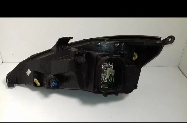Phare droit Ford FOCUS I (DAW, DBW) 1.6 16v (1998-2004) occasion