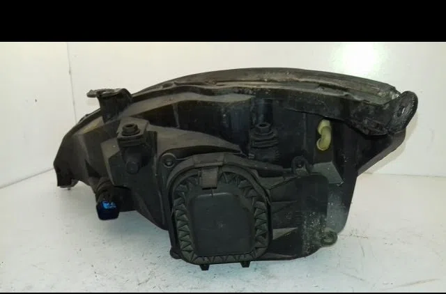 Phare droit Ford FOCUS I (DAW, DBW) 1.8 16v (1998-2004) occasion