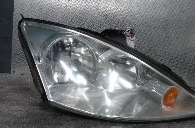 Phare droit Ford FOCUS I (DAW, DBW) 1.8 tdci (2001-2004) occasion