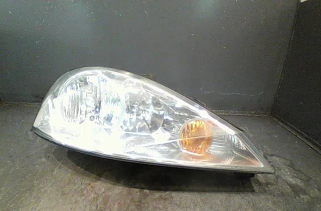Phare droit Ford FOCUS I (DAW, DBW) 1.8 tdci (2001-2004) occasion