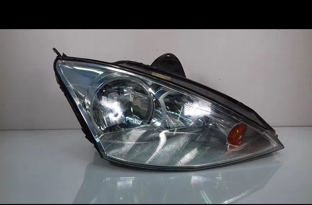 Phare droit Ford FOCUS I (DAW, DBW) 2.0 16v (1998-2004) occasion