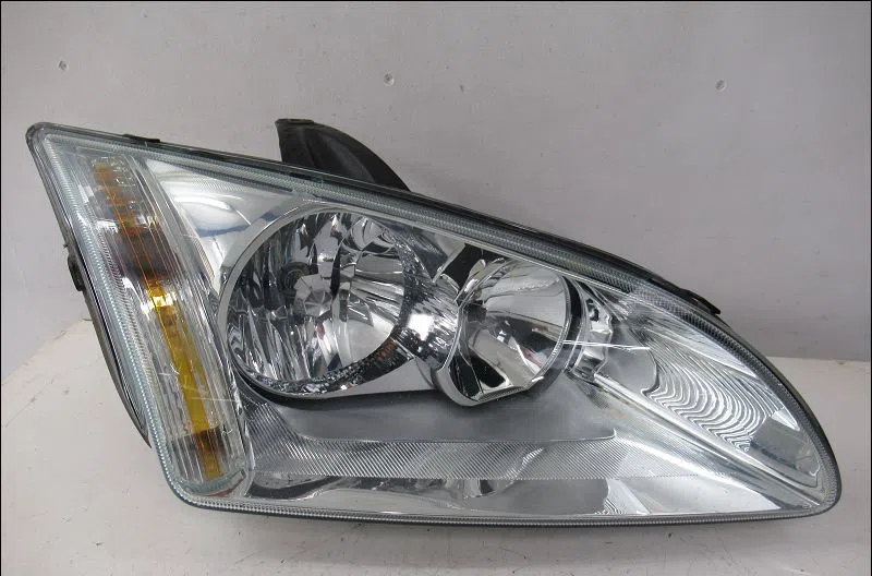 Phare droit FORD FOCUS II  1.6 TDCI 110ch occasion