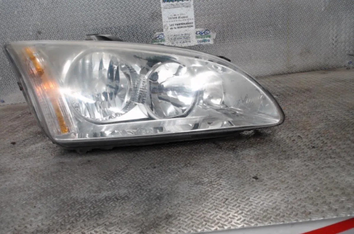 Phare droit Ford FOCUS II A trois volumes (DB_, FCH, DH) 2.0 tdci (2005-2012) occasion