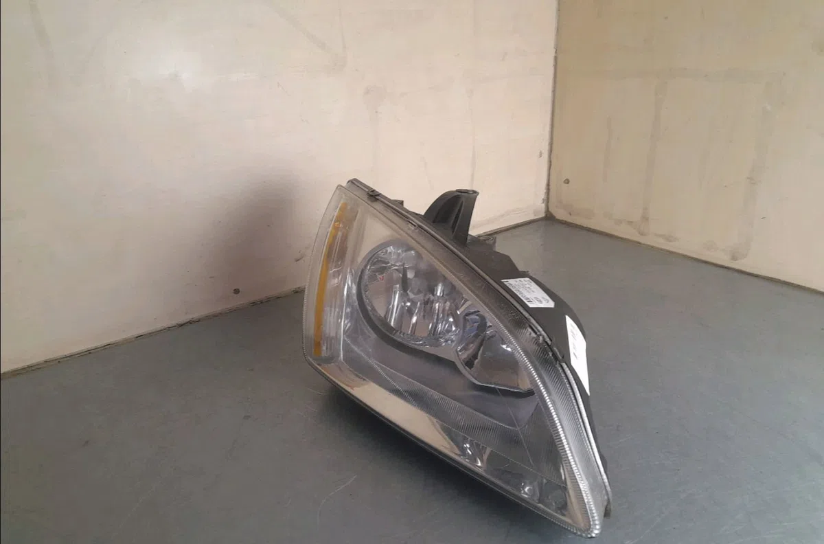 Phare droit Ford FOCUS II (DA_, HCP, DP) 1.8 tdci (2005-2012) occasion