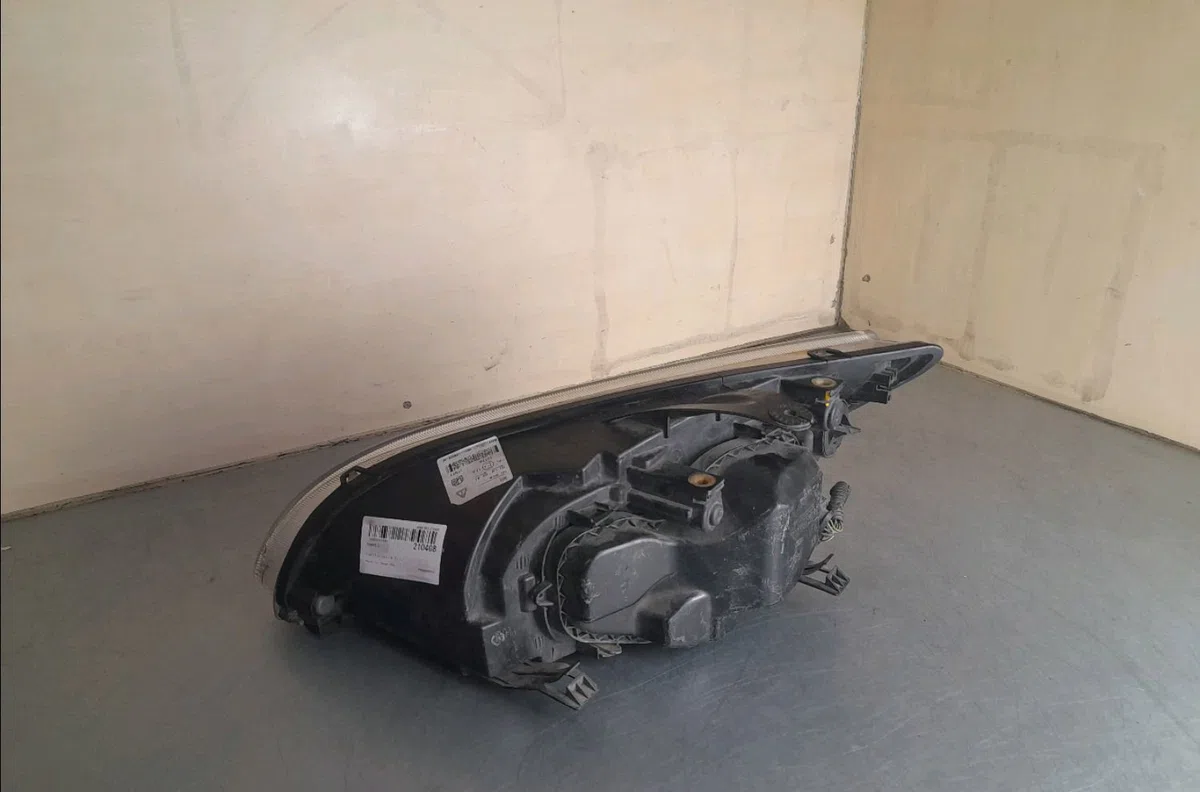 Phare droit Ford FOCUS II (DA_, HCP, DP) 1.8 tdci (2005-2012) occasion
